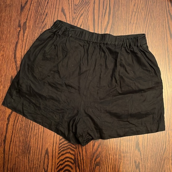 Madewell pull-on linen shorts in black - Picture 3 of 7